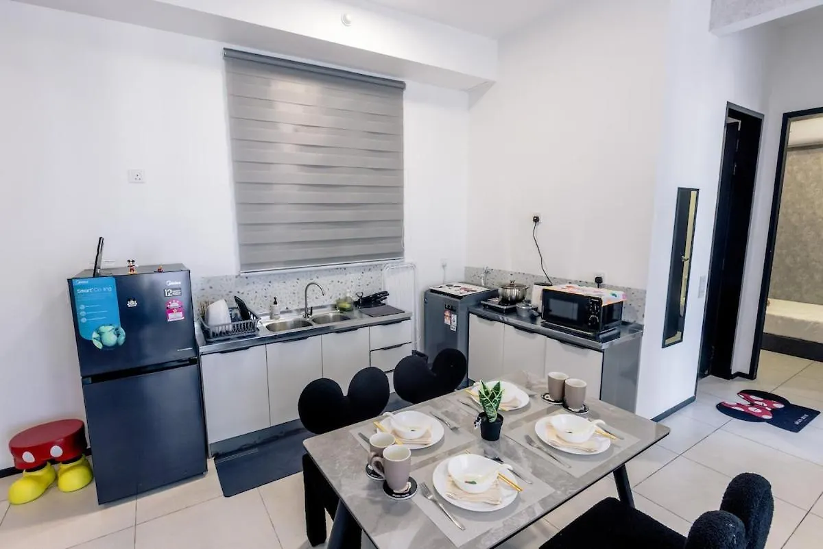 Breezy Urban 6Pax Seaview Infinitypool Georgetown Apartment  George Town