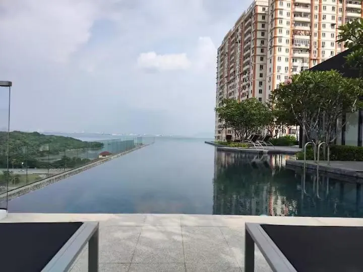 Breezy Urban 6Pax Seaview Infinitypool Georgetown Apartment  George Town