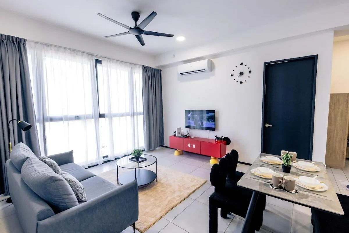 Breezy Urban 6Pax Seaview Infinitypool Georgetown Apartment