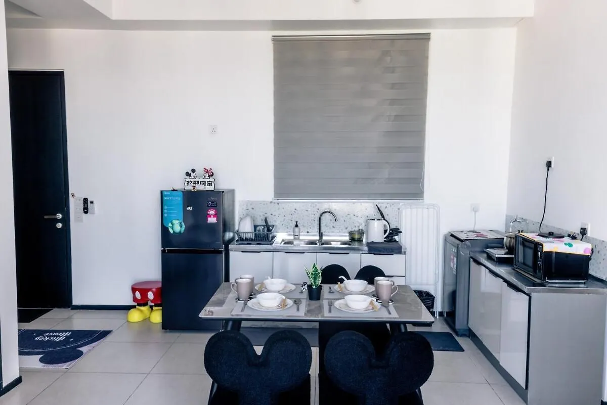 Breezy Urban 6Pax Seaview Infinitypool Georgetown Apartment  George Town