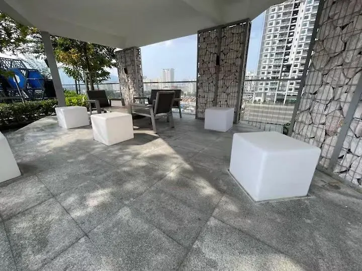 Breezy Urban 6Pax Seaview Infinitypool Georgetown Apartment