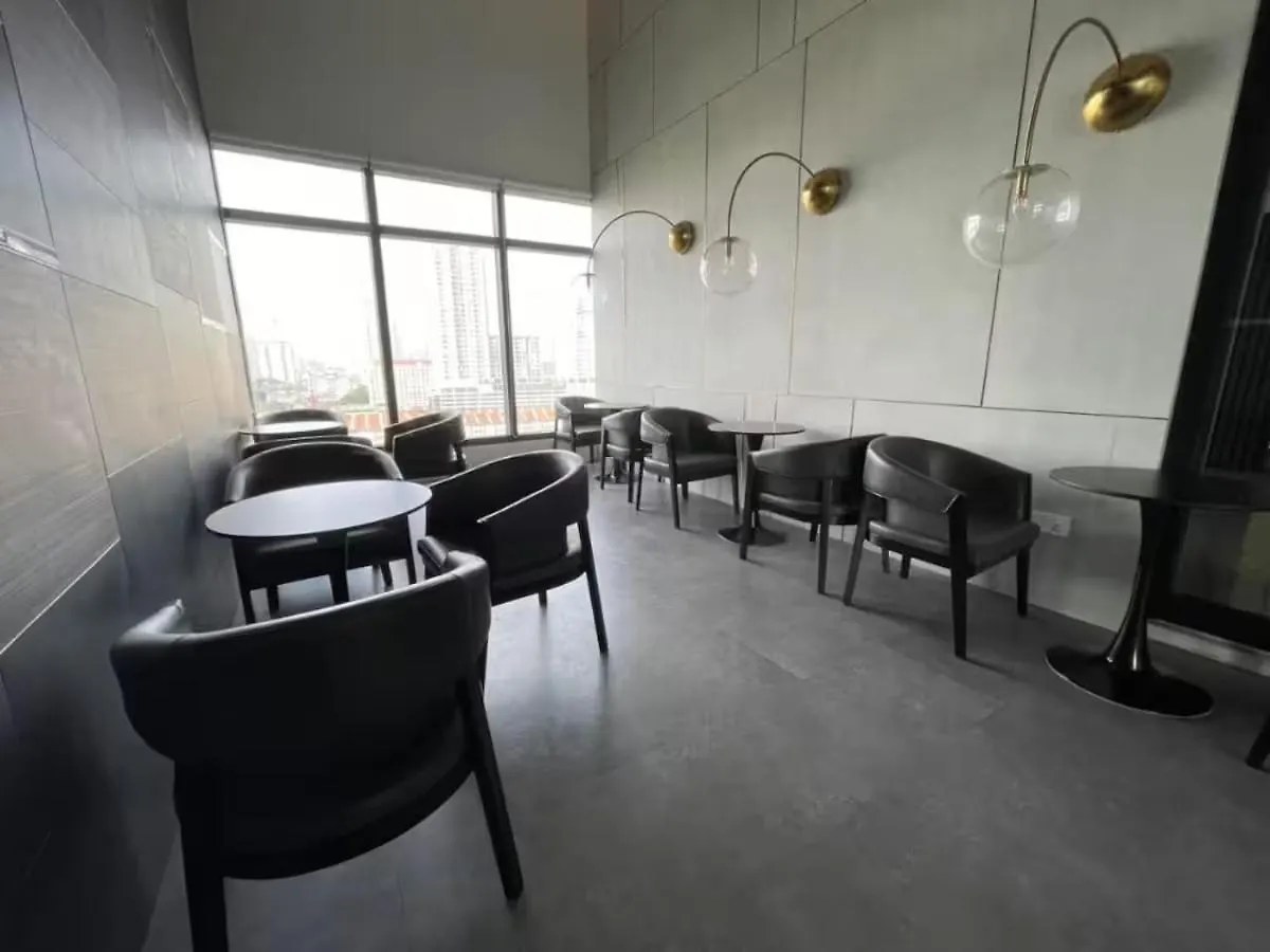 Breezy Urban 6Pax Seaview Infinitypool Georgetown Apartment