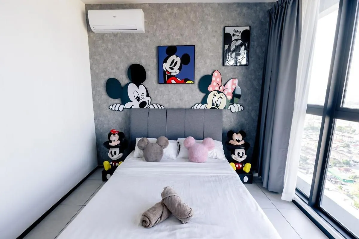 Breezy Urban 6Pax Seaview Infinitypool Georgetown Apartment