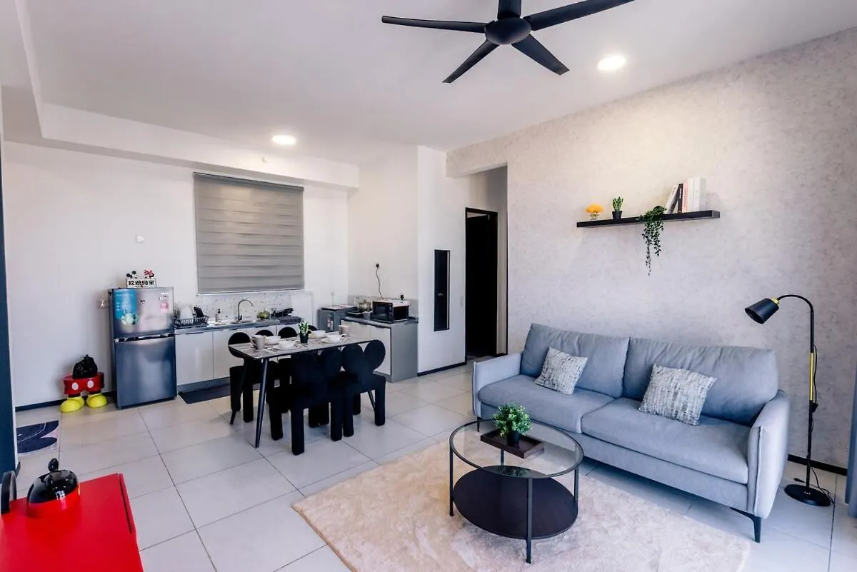 Breezy Urban 6Pax Seaview Infinitypool Georgetown Apartment